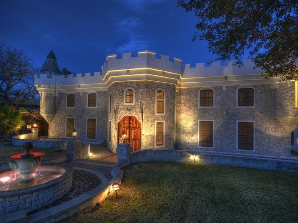 Photo via Austin Castle House 