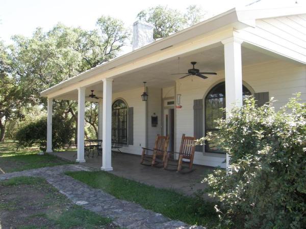 Image via Frio River Cabins