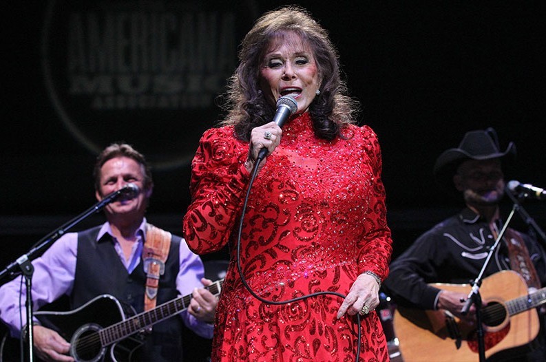 Loretta Lynn illness