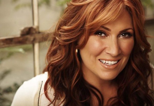 Facebook/Jo Dee Messina