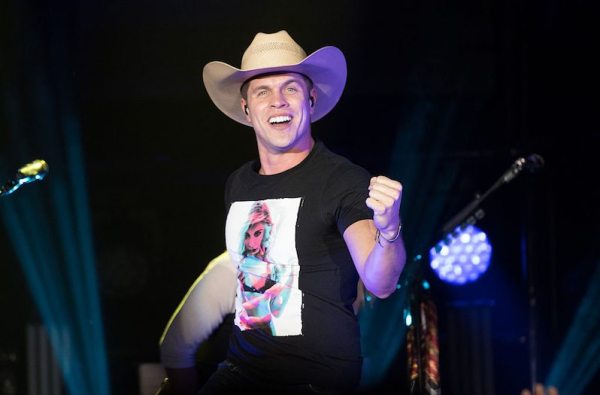 Dustin Lynch