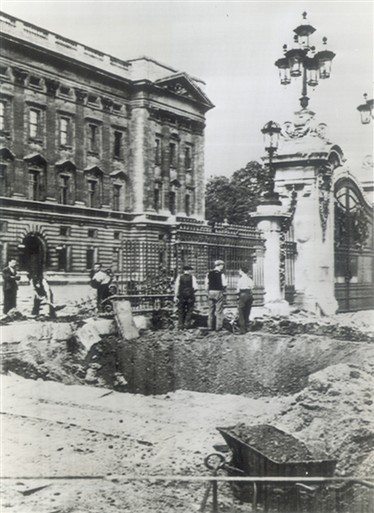Image via West End War