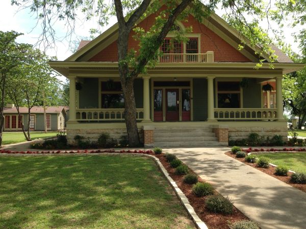 Image via Iron Horse Inn