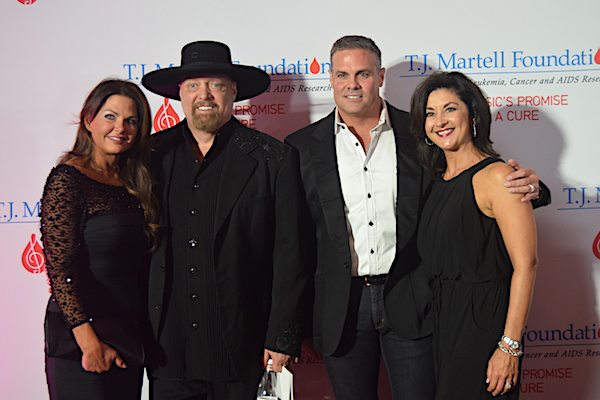 Troy Gentry (center right).