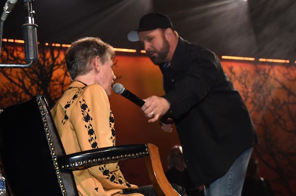 Garth Brooks and Randy Travis. Rick Diamond/Getty Images