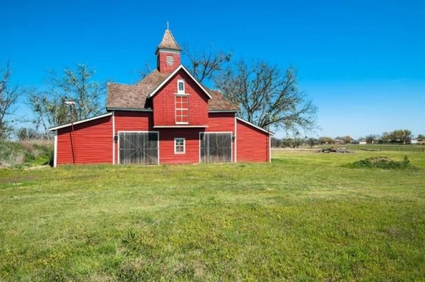gallery-1491325265-502-w-clinton-st-dublin-tx-76446-28