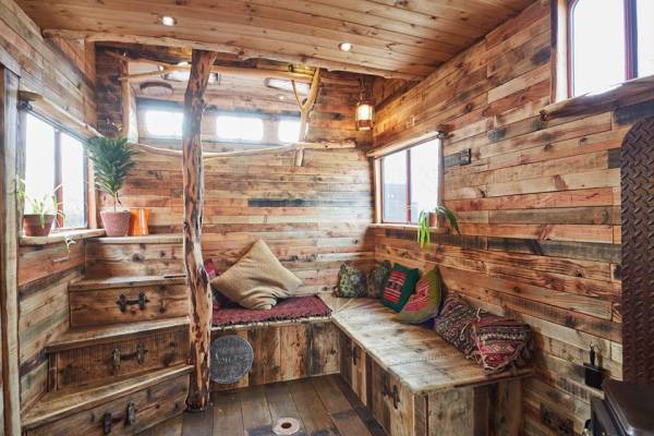 Facebook/ House-Box