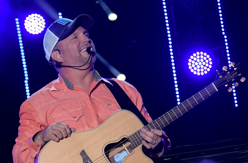 Fishin' In The Dark Garth Brooks Nashville