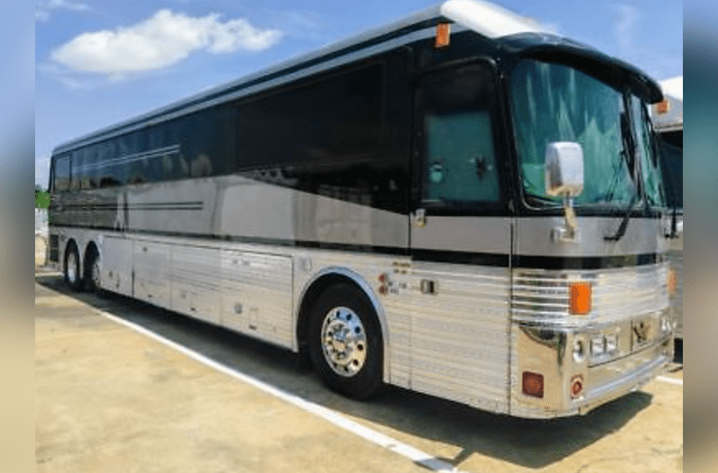 Tim McGraw bus