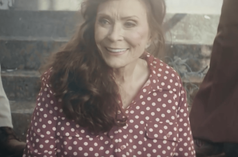Loretta Lynn Ain't No Time to Go