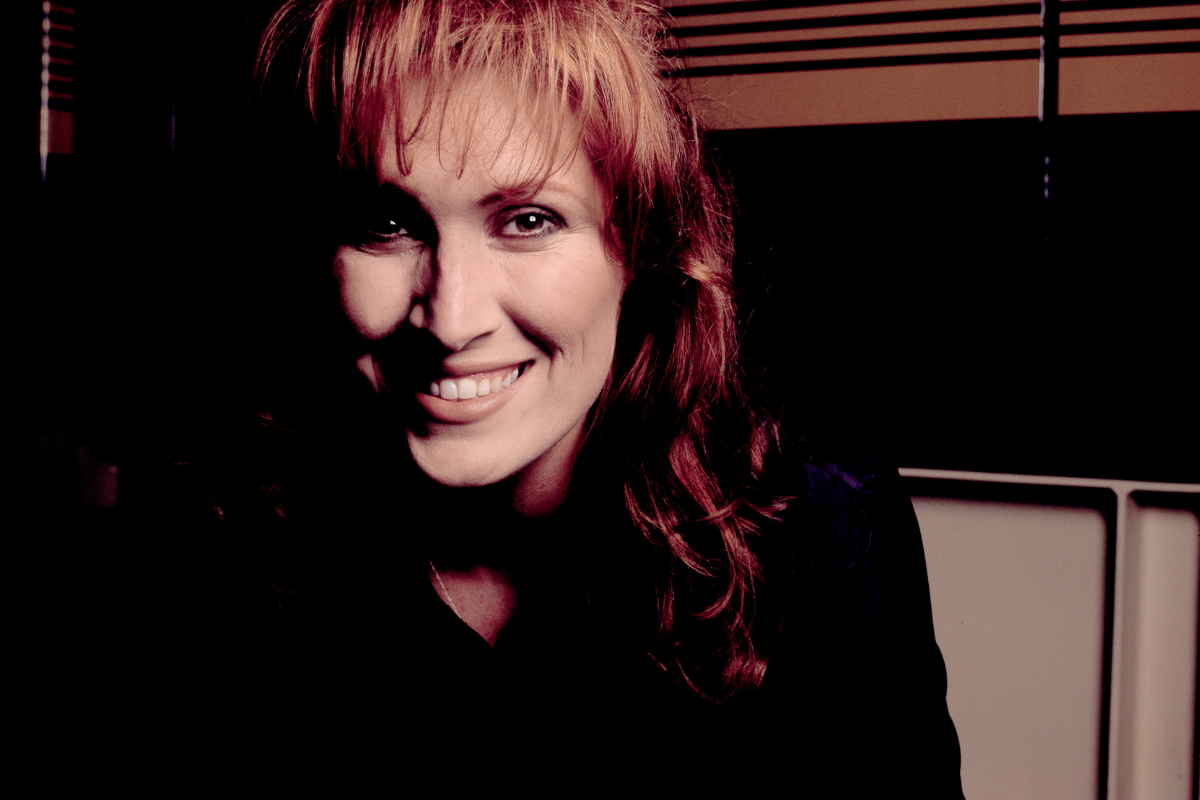 Portrait of singer Jo Dee Messina at the Wisconsin State Fair in Milwaukee, Wisconsin, June 10, 1998. (Photo by Paul Natkin/Getty Images)