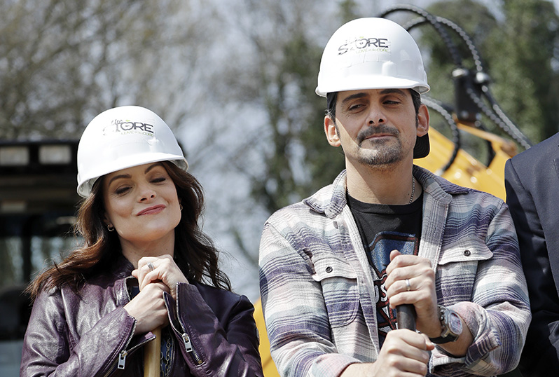 Brad Paisley Free Grocery Store