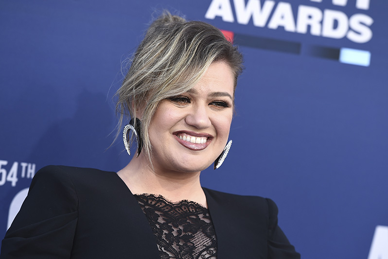 Kelly Clarkson ACM Awards