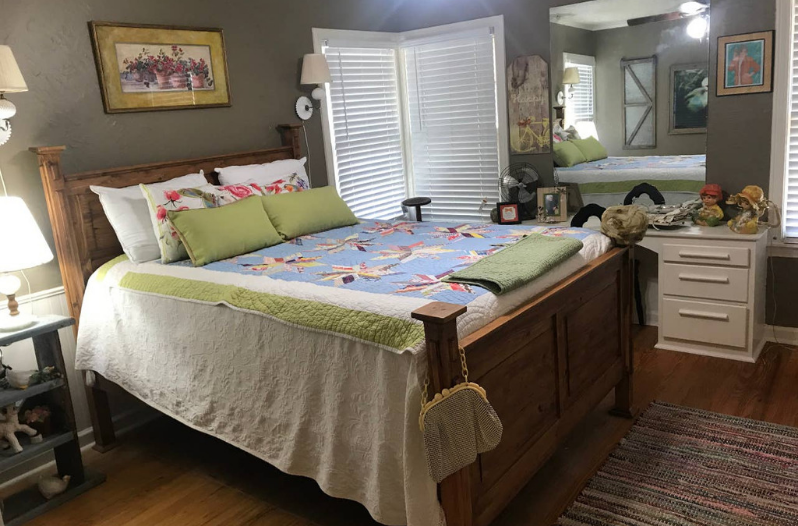 Golden Girls Airbnb