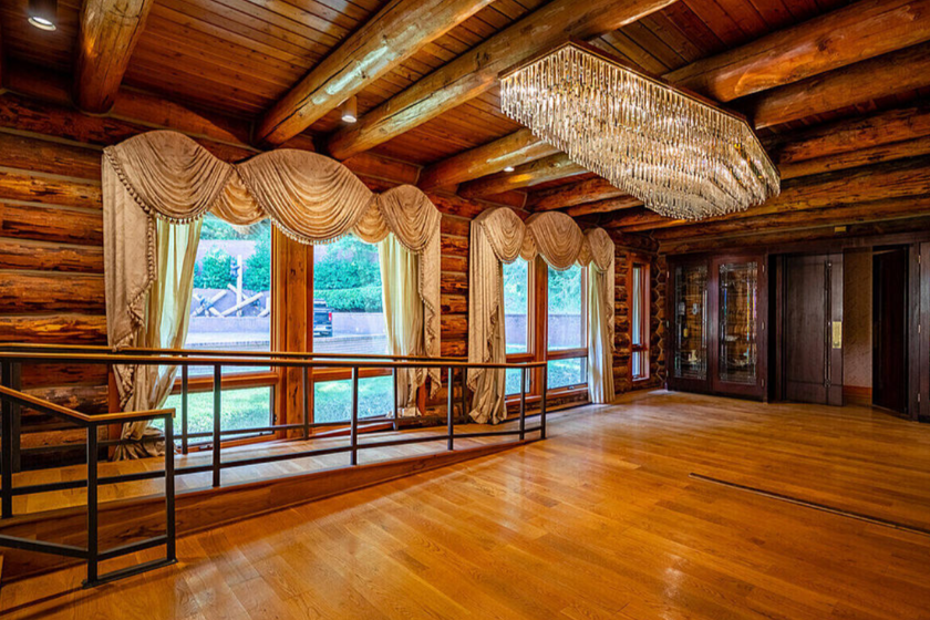 Interior shot of Barbara Mandrell's mansion