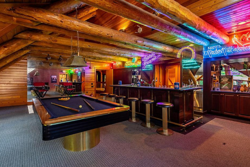 Interior shot of Barbara Mandrell's mansion