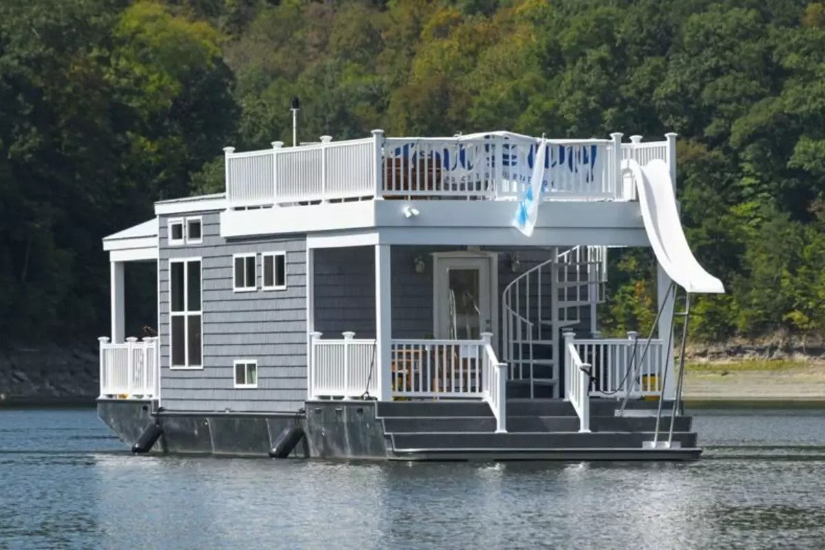 Tiny Houseboat