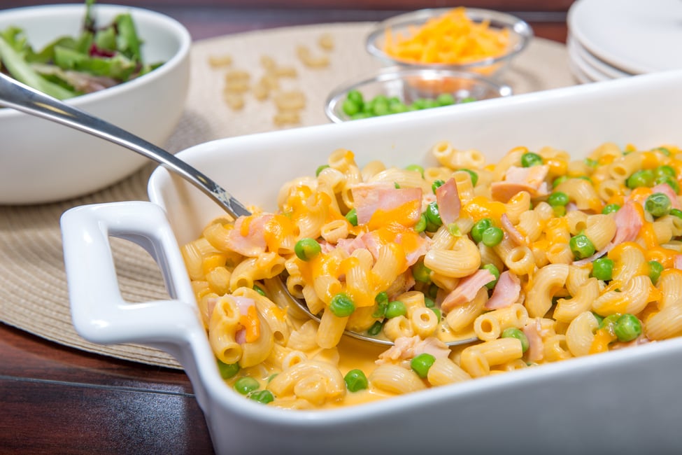 Mac and cheese casserole with ham
