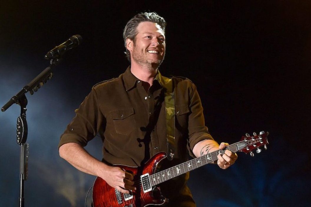 blake shelton performs on stage