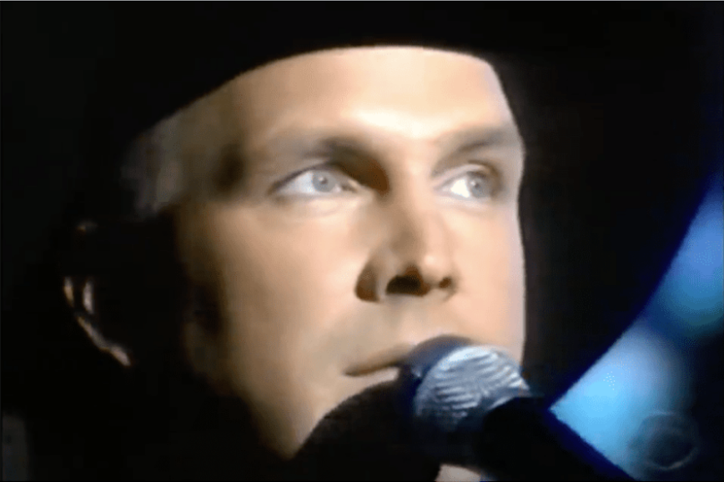 Garth Brooks To Make You Feel My Love