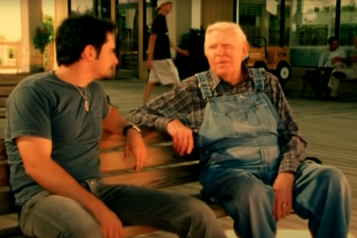 Brad Paisley Waitin on a Woman