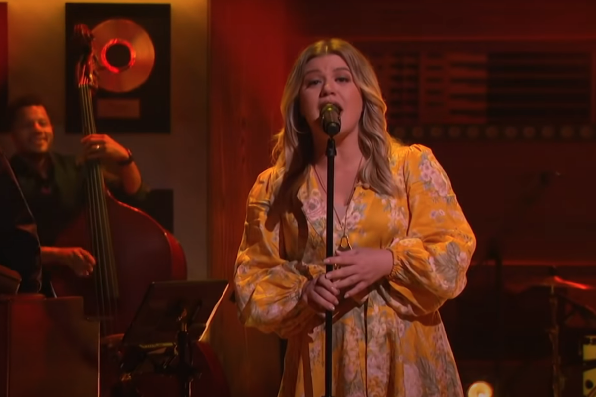 Kelly Clarkson Ring of Fire