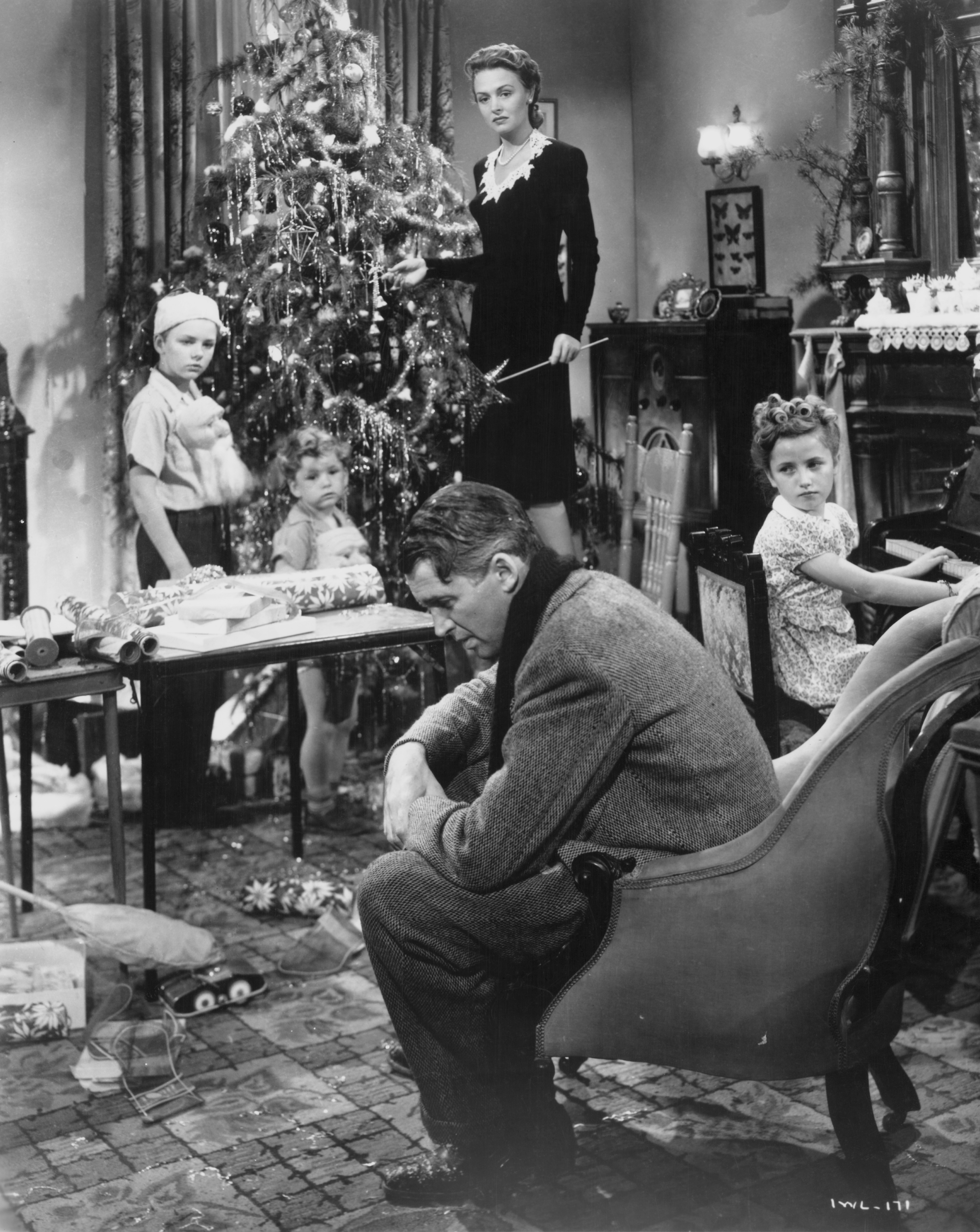 American actors James Stewart (1908 - 1997) and Donna Reed (1921 - 1986) star in the film 'It's a Wonderful Life', 1946. The children are Larry Simms  (Peter Bailey), Jimmy Hawkins (Tommy Bailey) and Carol Coombs (Janie Bailey).