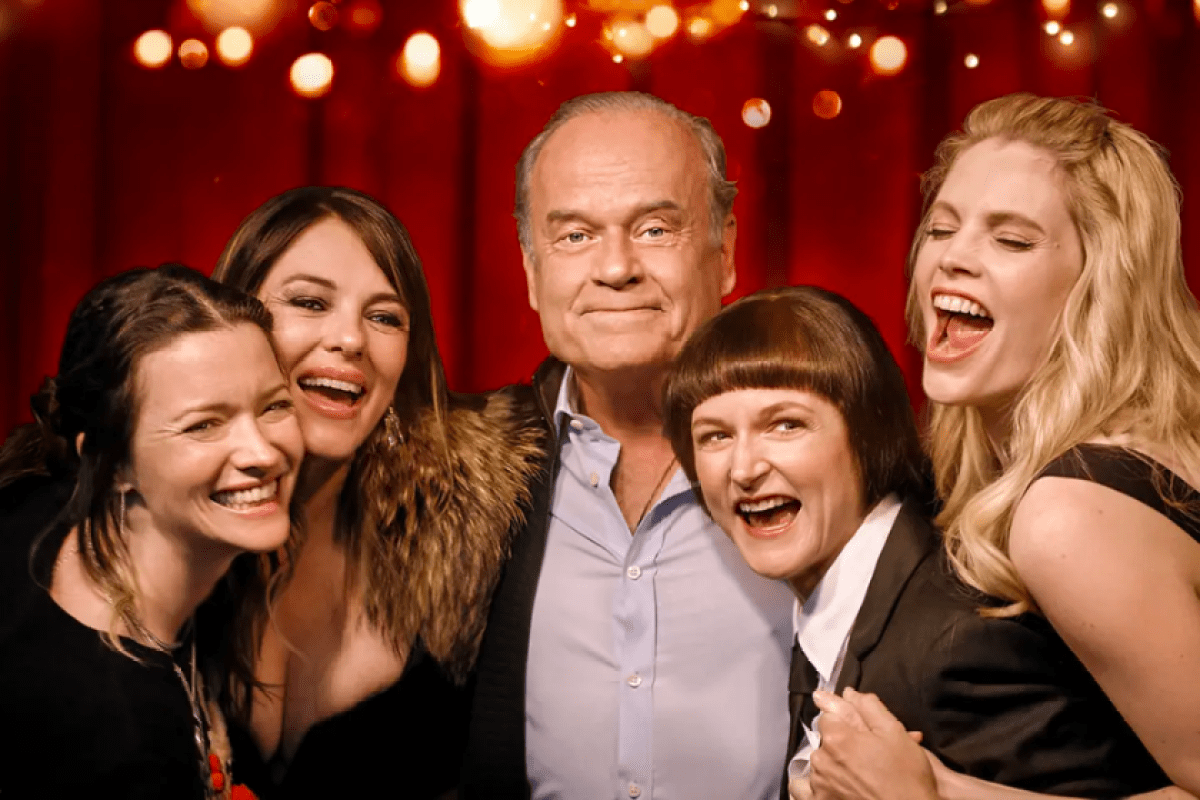 Father Christmas Is Back (2021)