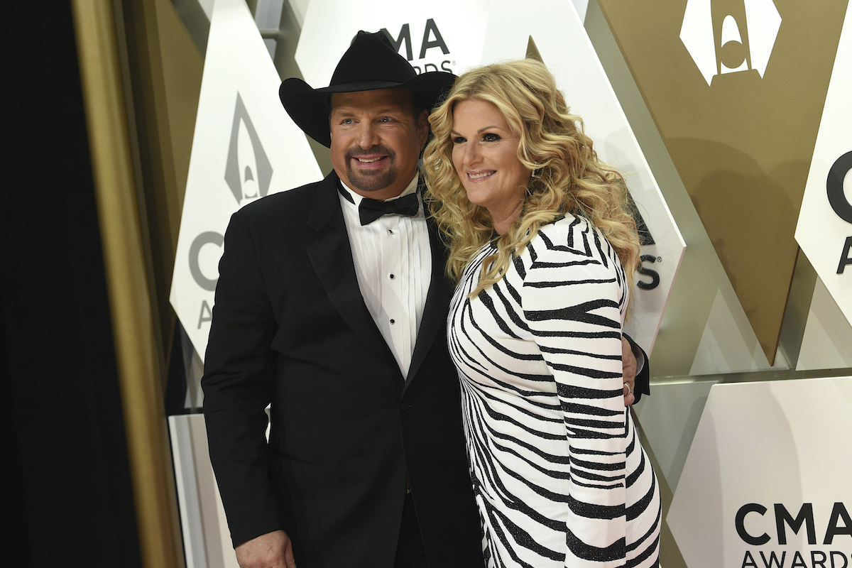 Garth Brooks whistling
