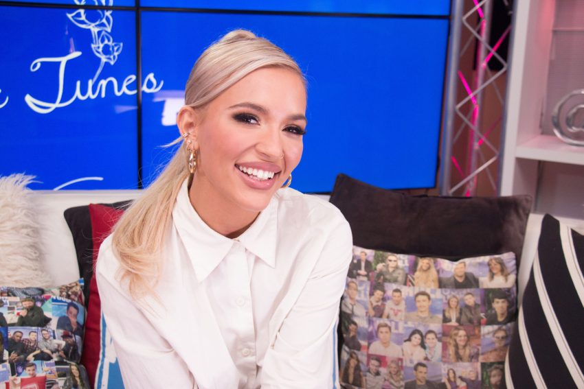 LOS ANGELES, CALIFORNIA - JANUARY 21: (EXCLUSIVE COVERAGE) Lennon Stella visits the Young Hollywood Studio on January 21, 2020 in Los Angeles, California.