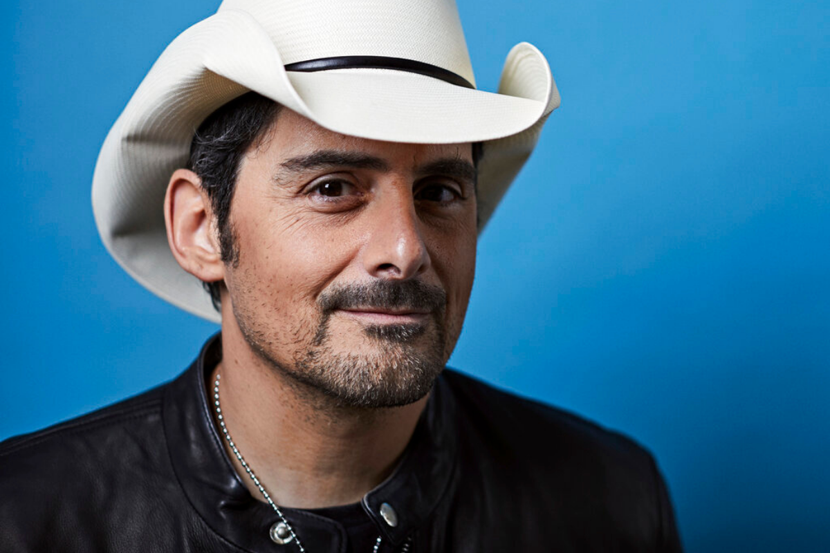 brad paisley elf on the shelf