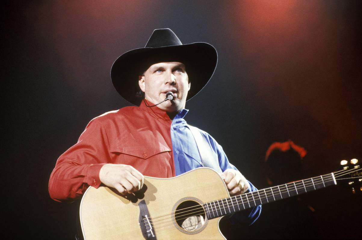 Photo of Garth Brooks from the 1990s