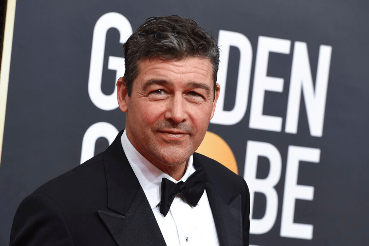 Kyle Chandler attends Golden Globe awards
