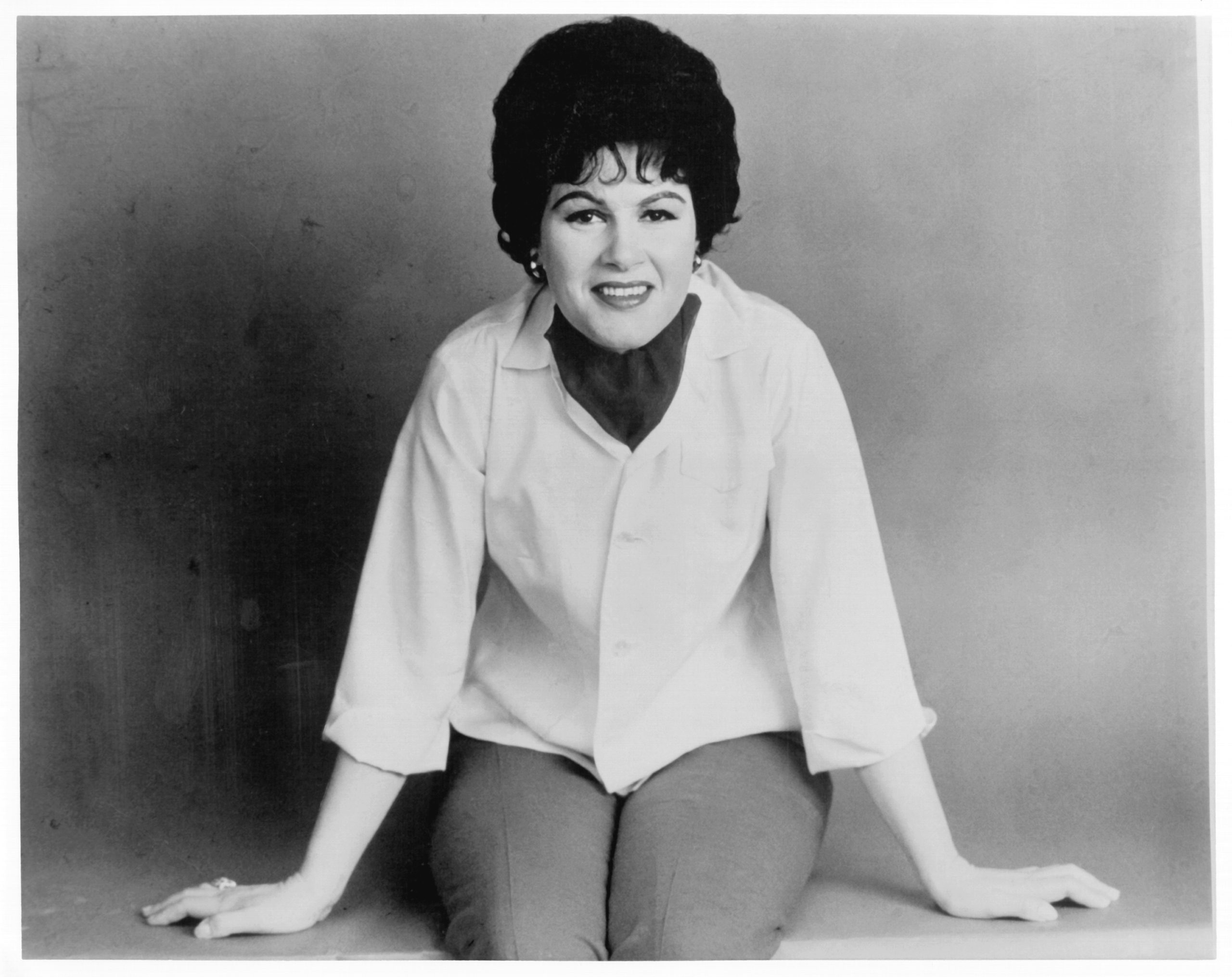 Patsy Cline poses for a press shot.