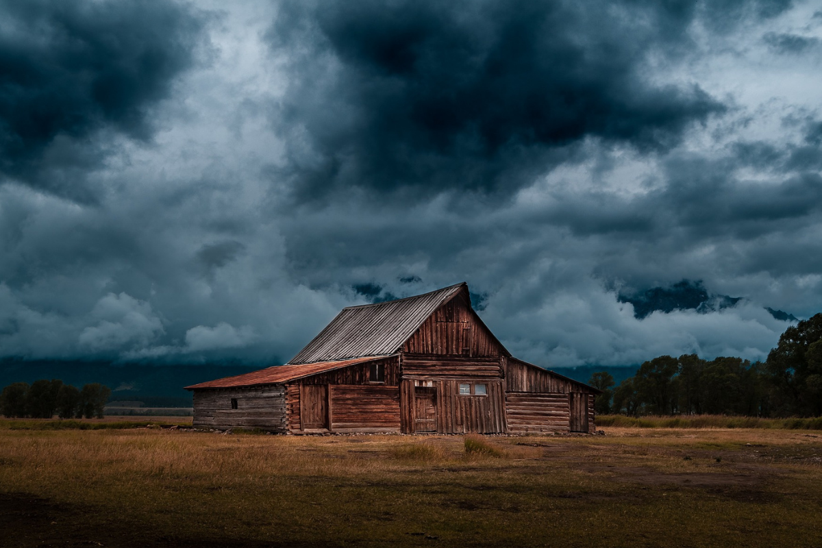 photo of clouds over farmhouse