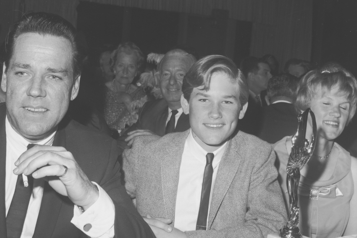American actor Kurt Russell (C) smiles at the Spotlighter Teen Awards dinner with his parents, Bing and Louise Russell. (Photo by Max B. Miller/Fotos International/Getty Images)
