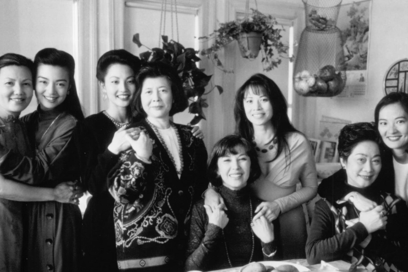 Tamlyn Tomita, Rosalind Chao, Ming-Na Wen, Tsai Chin, Kieu Chinh, Lisa Lu, France Nuyen, and Lauren Tom in The Joy Luck Club (1993)