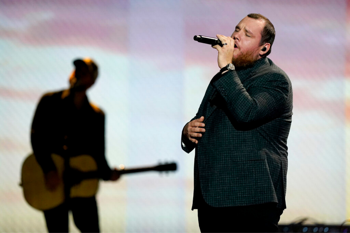 luke combs 2021 acm awards