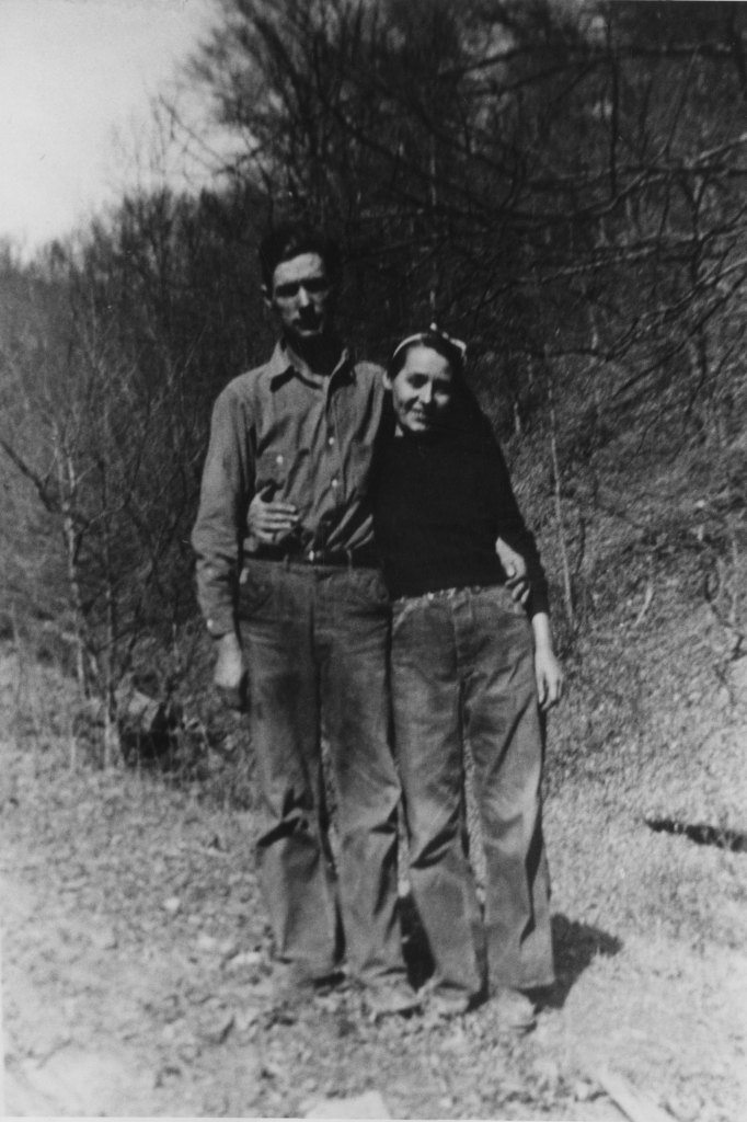 BUTCHER HOLLER, KY - CIRCA 1930:  The parents Country singer Loretta Lynn (Melvin "Ted" Webb and Clara Marie "Clary" Webb) pose for a portrait circa 1930 in Butcher Holler, Kentucky. (Photo by Michael Ochs Archives/Getty Images)