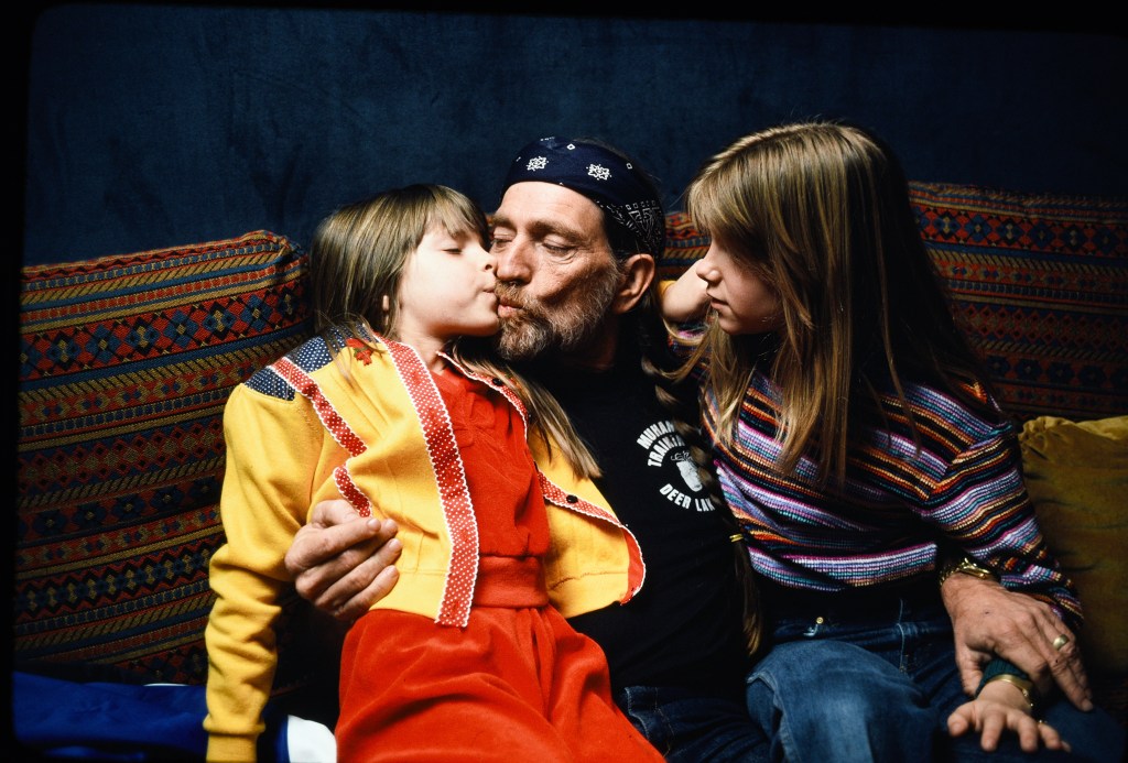 LAS VEGAS, NV - JUNE 18: Willie Nelson with his daughters Paula Carlene and Amy Lee Willie Nelson has married four times and fathered seven children on June 18, 1980 in Las Vegas, Nevada