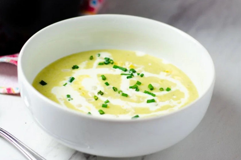 clam chowder in bowl