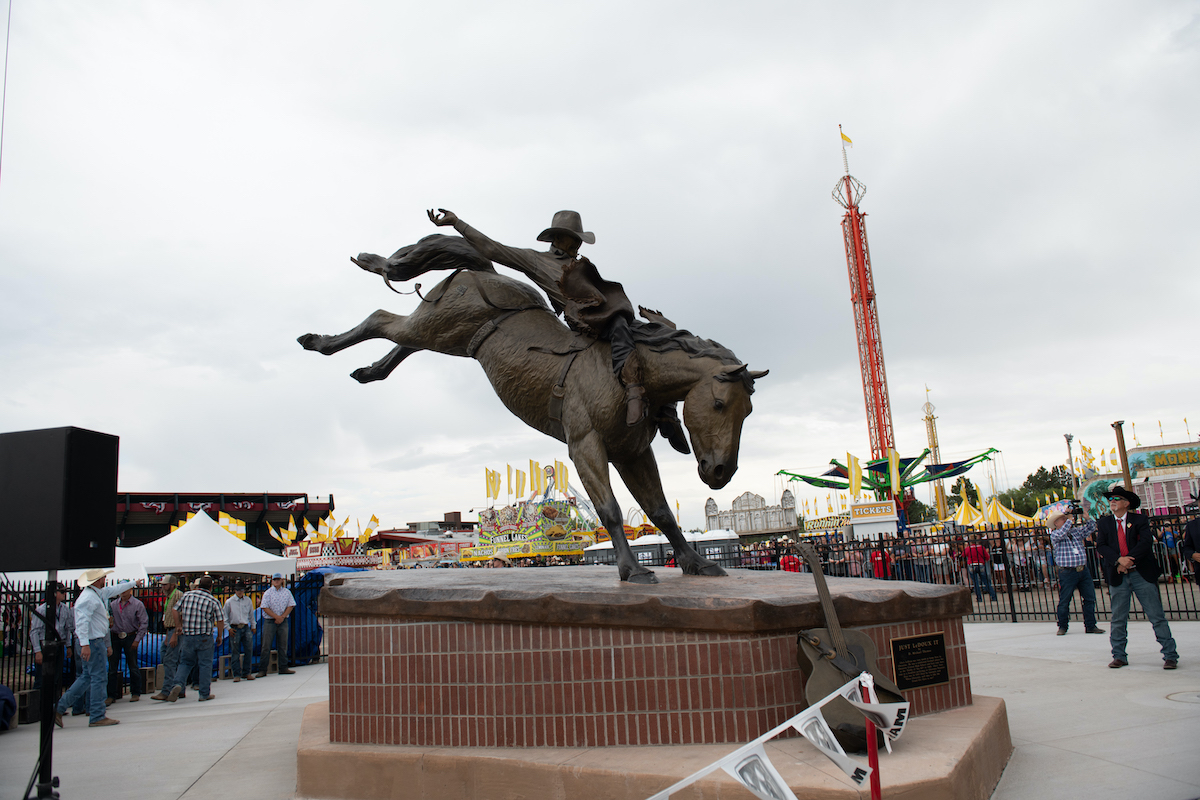 Chris LeDoux statue