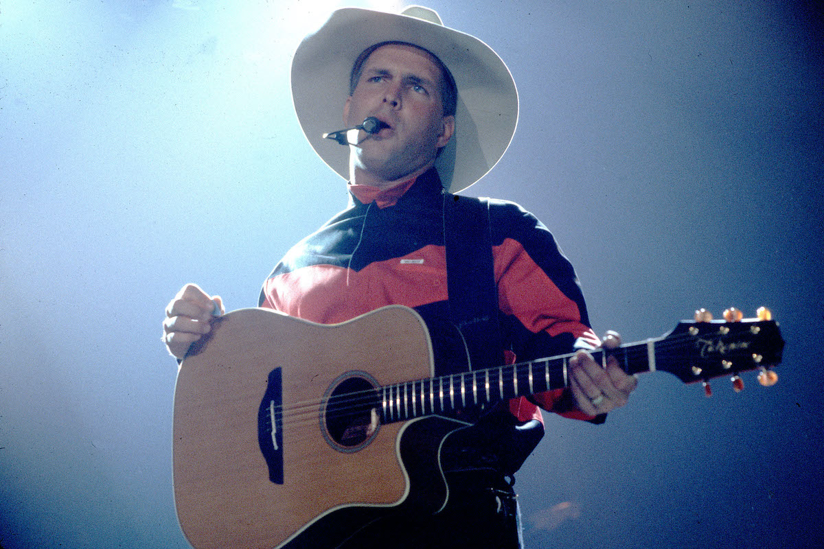 Garth Brooks on 10/1/93 in Chicago,Il.