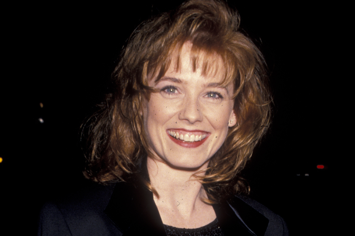 Isabel Glasser attends the world premiere of "Forever Young" on December 10, 1992 at the Academy Theater in Beverly Hills, California.