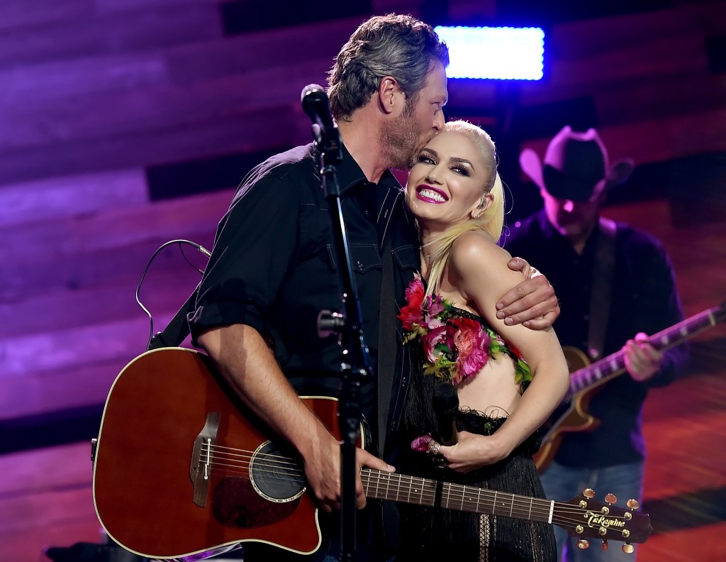 Singers Blake Shelton (L) and Gwen Stefani perform on the Honda Stage at the iHeartRadio Theater on May 9, 2016 in Burbank, California. 