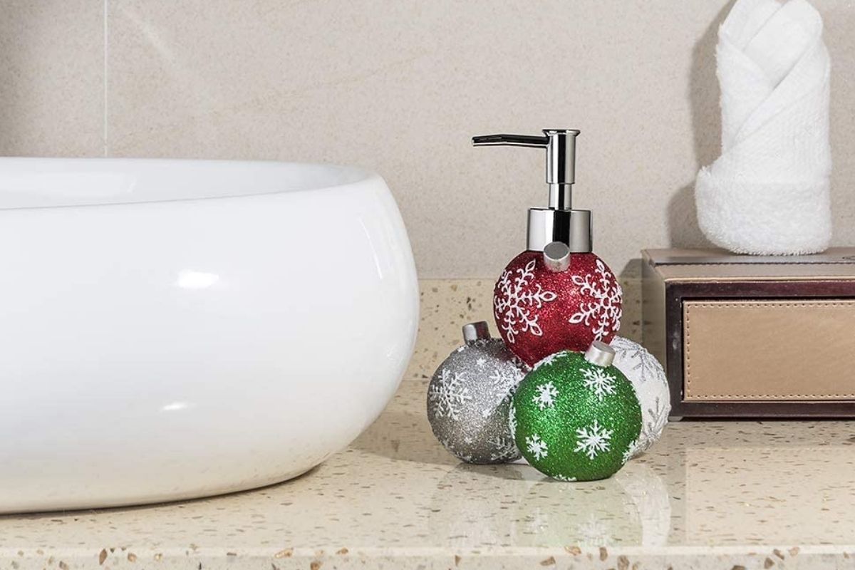 Christmas Bathroom Decor