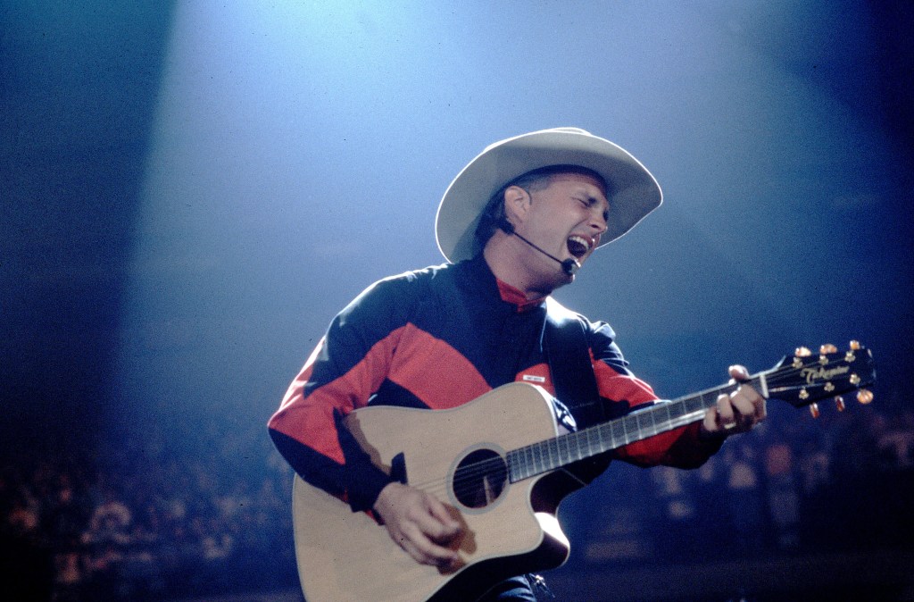 Garth Brooks on 10/1/93 in Chicago,Il.