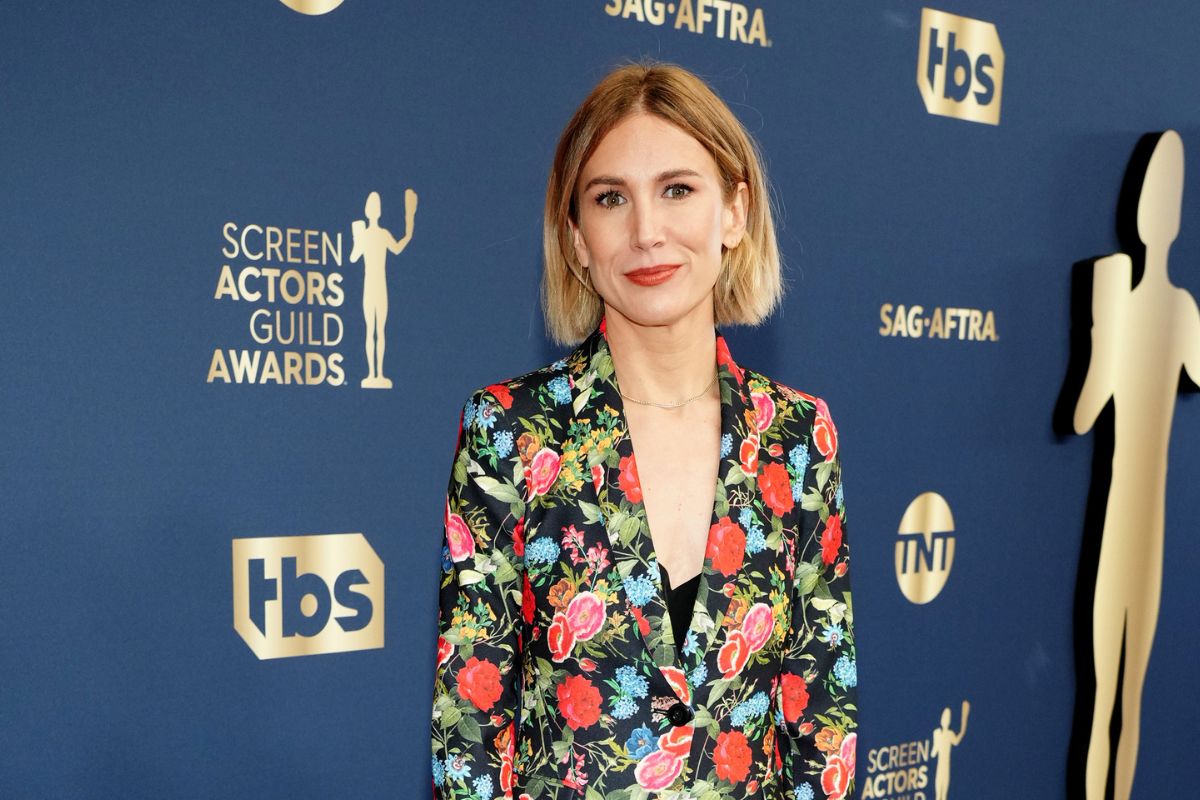 Jen Landon attends the 28th Screen Actors Guild Awards at Barker Hangar on February 27, 2022 in Santa Monica, California. 1184573