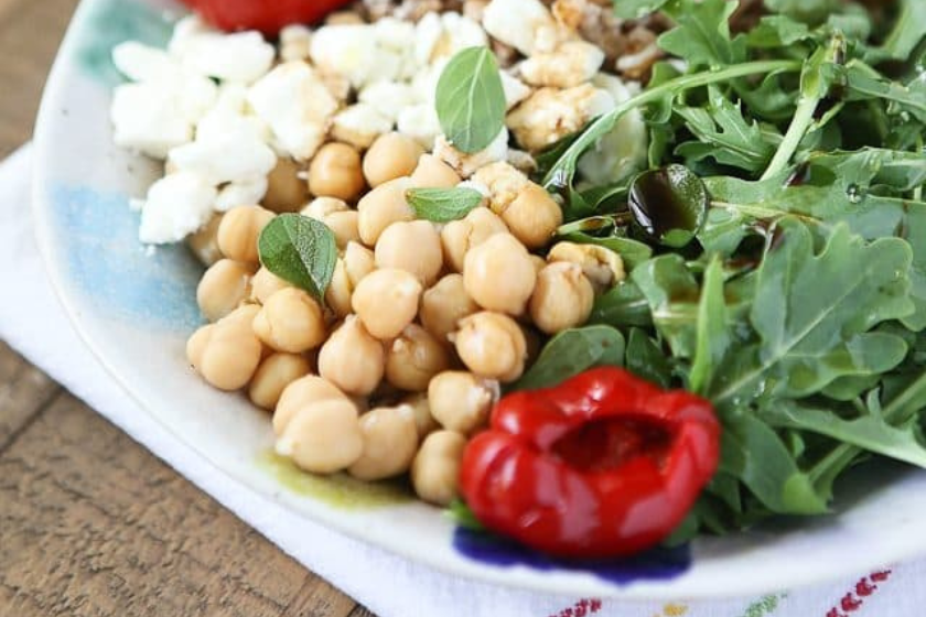 mediterranean farro salad