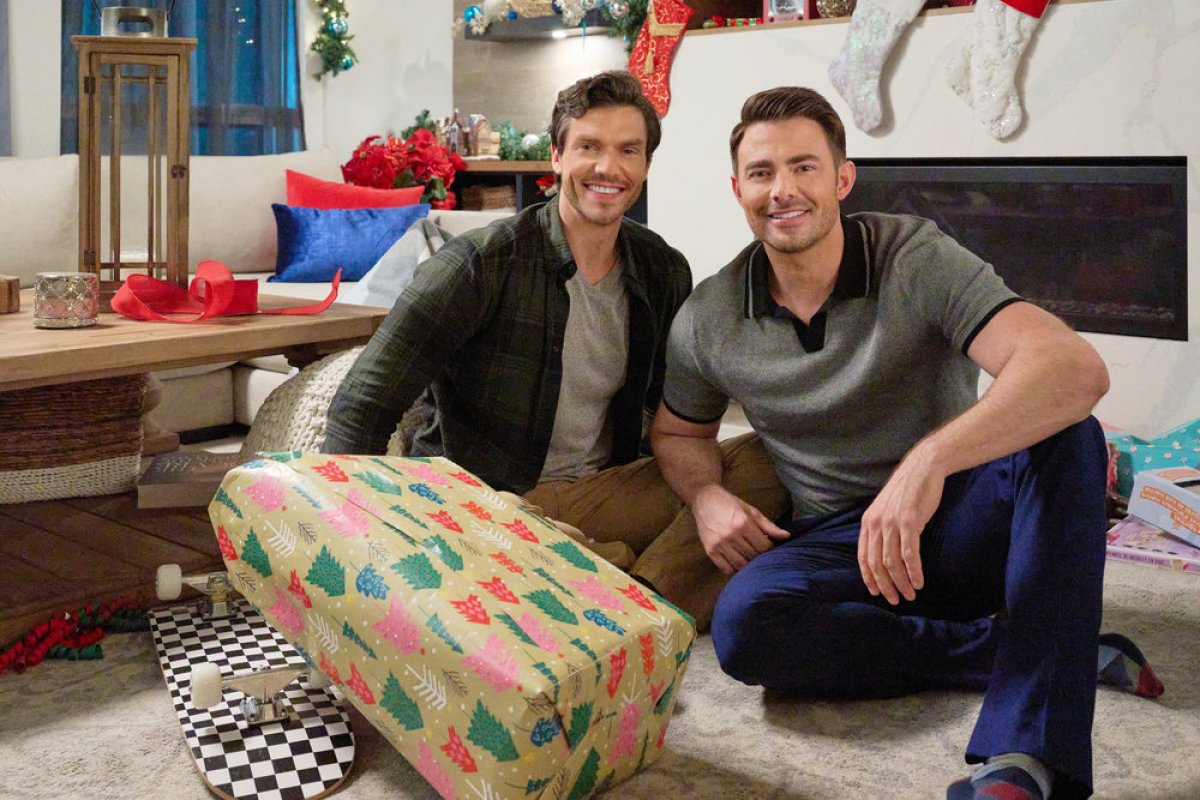 Confirmed bachelor Sam delays his Hawaiian holiday getaway to watch his niece and nephew when his sister and brother-in-law have to leave town suddenly to be there for the birth of the baby they're adopting. Their next door neighbor Jason agrees to help him navigate this new world and in the process, he begins to rethink what he truly wants from life. Photo: George Krissa, Jonathan Bennett 